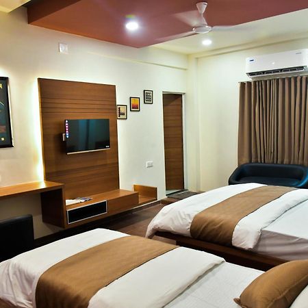 Hotel Ashooka Inn Gandhinagar Dış mekan fotoğraf