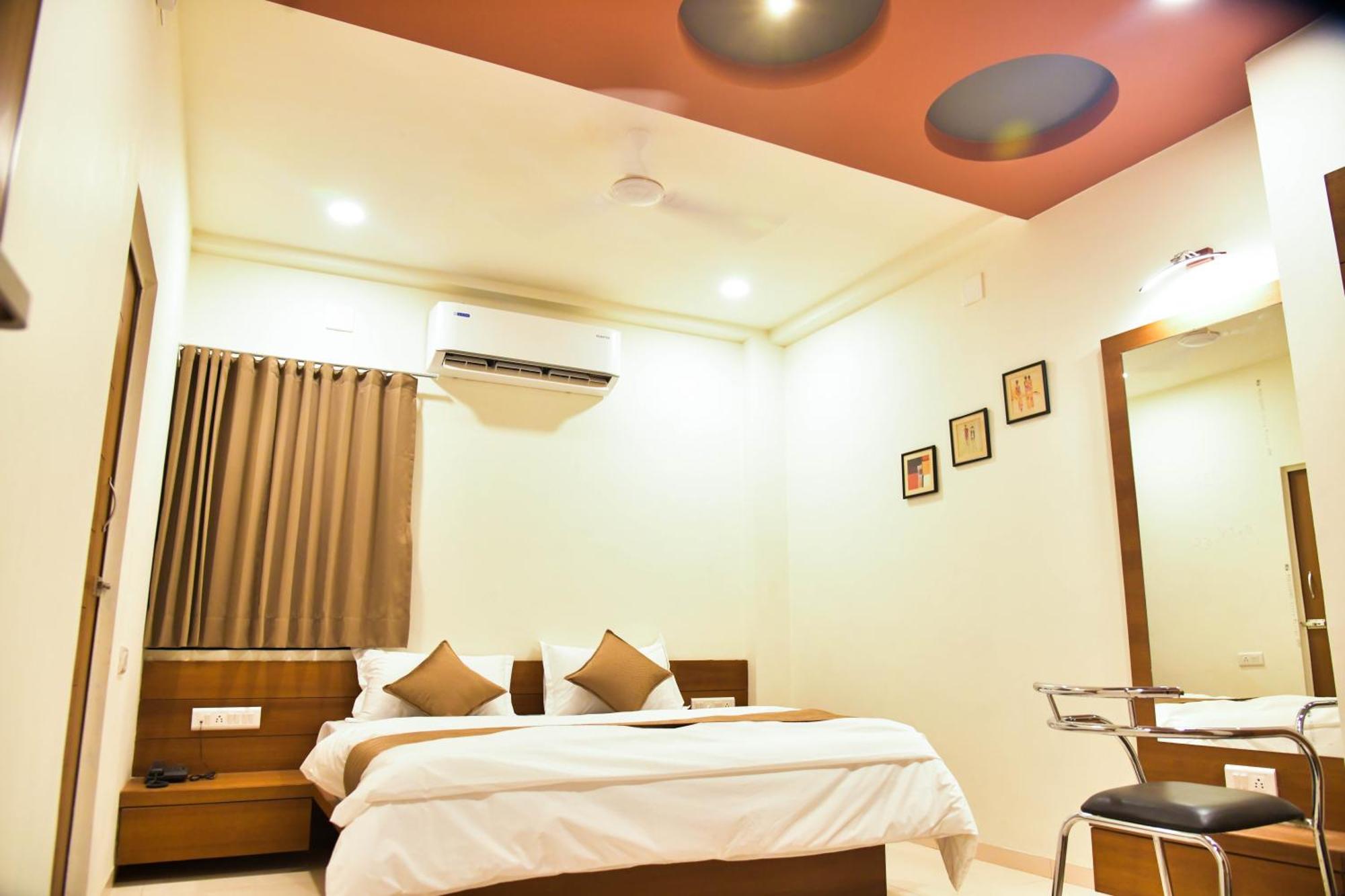 Hotel Ashooka Inn Gandhinagar Dış mekan fotoğraf