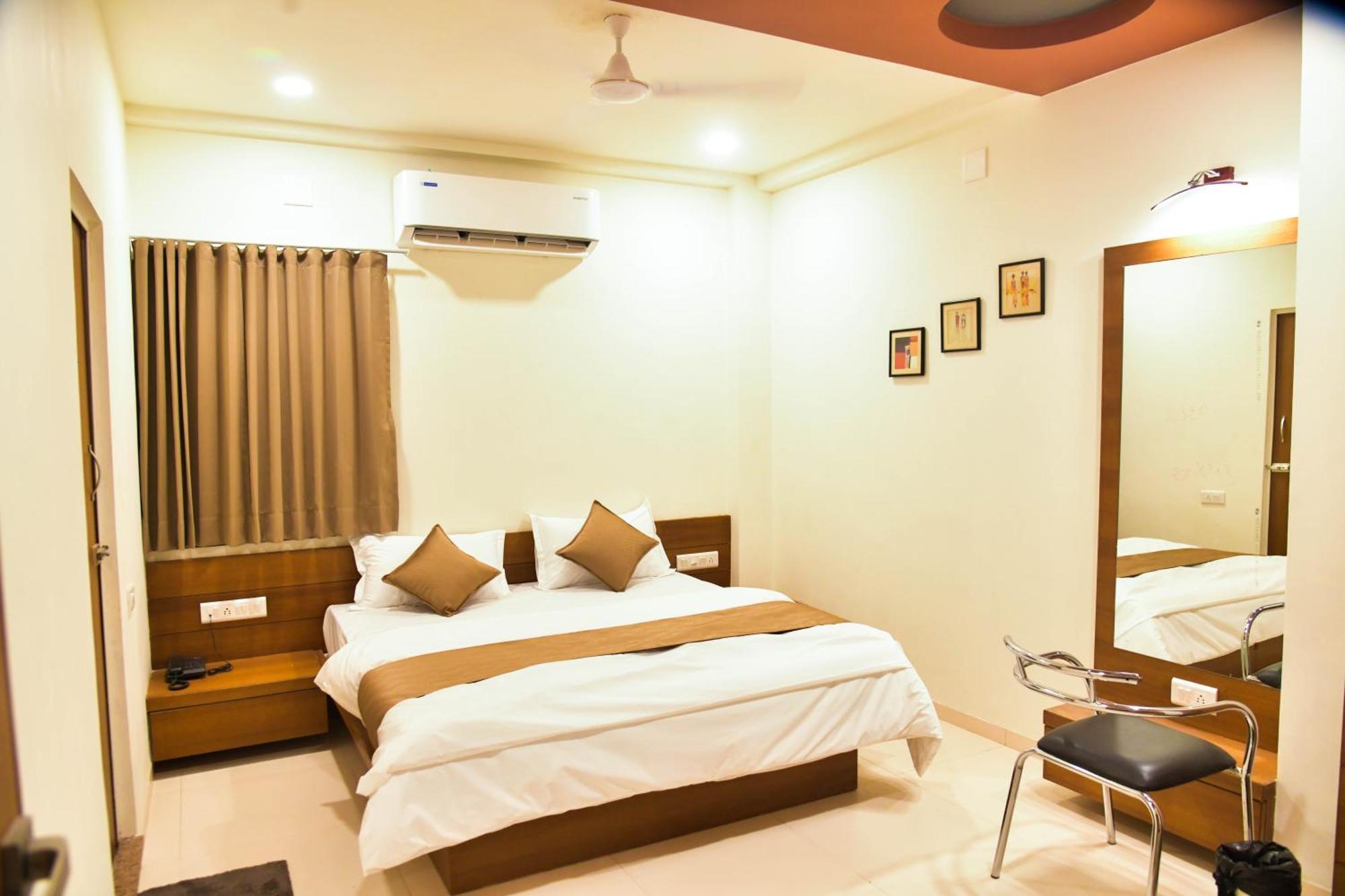 Hotel Ashooka Inn Gandhinagar Dış mekan fotoğraf