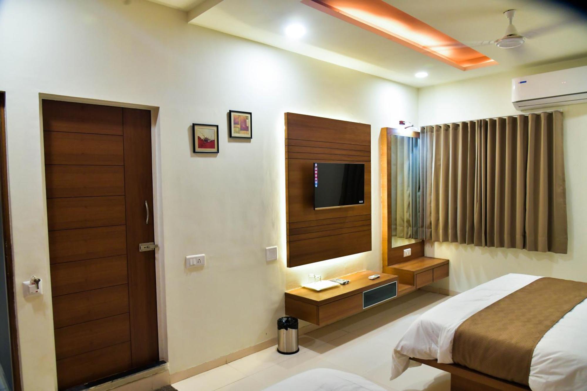 Hotel Ashooka Inn Gandhinagar Dış mekan fotoğraf