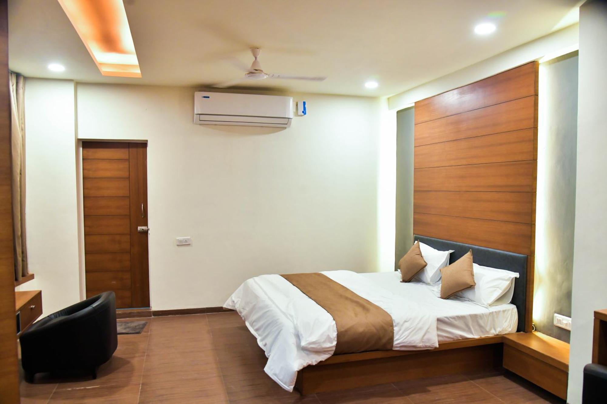 Hotel Ashooka Inn Gandhinagar Dış mekan fotoğraf